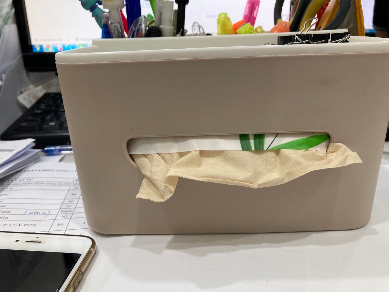 Tôi nhận được sản phẩm hôm nay, sản phẩm đúng như hình, nhưng shop giao sai màu sắc. Tôi đặt mua xanh ngọc, nhưng nhận được là màu như hình, màu này cũng không năm trong nhóm 3 màu tôi thấy trên quảng cáo: Hồng-Xanh Ngọc-Xanh dương.