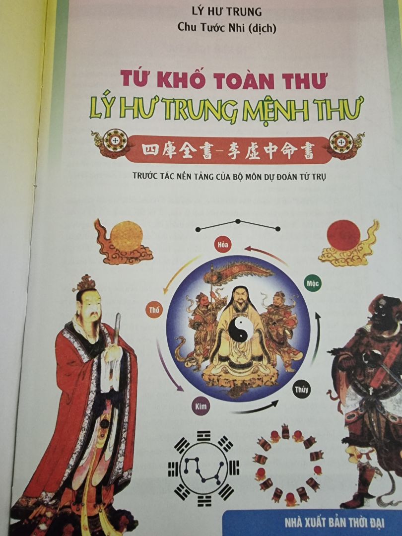 Sách bìa cứng, dày, bao bọc cẩn thận. Sách có giá trị tham khảo tốt với người muốn nghiên cứu bộ môn huyền học. Xin cảm ơn.
