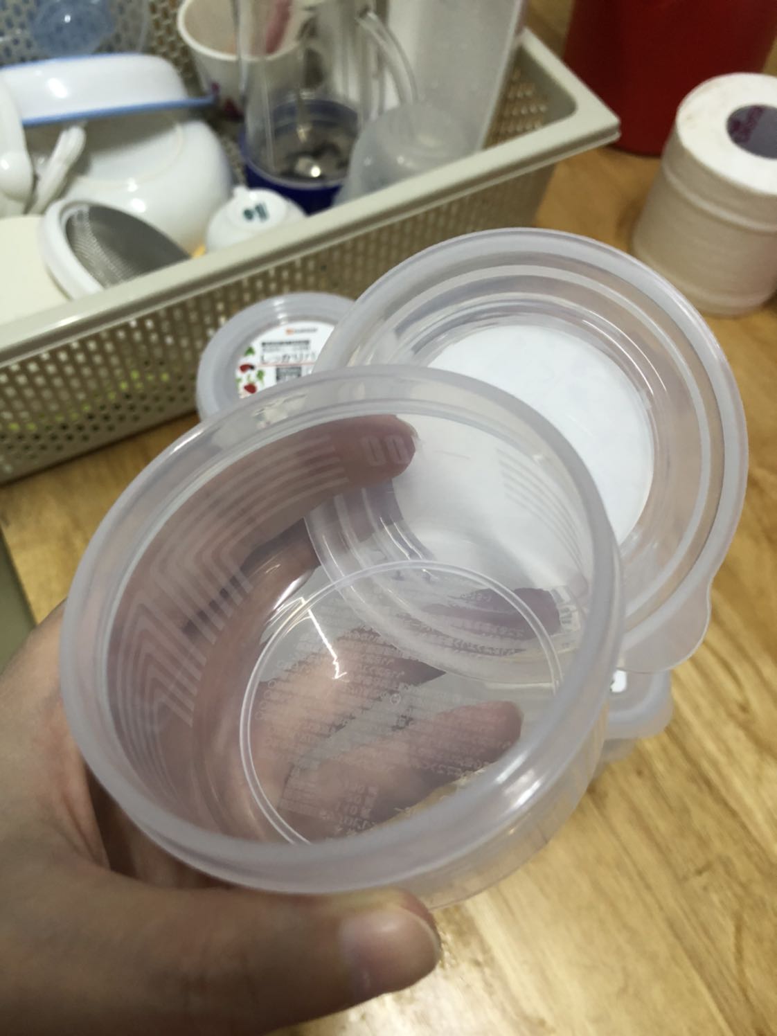 Rất ưng về sp. Hộp nhựa dày và nắp hộp dẽo dễ đậy và rất kín. Mình cảm thấy rất hài lòng. Trữ đồ cho bé ăn dặm là ok luôn. Mh mua hẵn 2 set