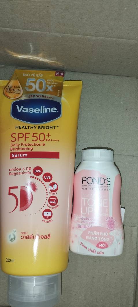 Mùi rất thơm . tem chuẩn. Gói hàng đẹp. Hàng thái. Thơm lắm. Thoa lên rất mịn da. Có kèm quà tặng nữa. Giao hàng trong ngày. Rất nhanh. Cần gấp để chủ nhật này về quê. Cảm ơn shop. Cảm ơn tiki.