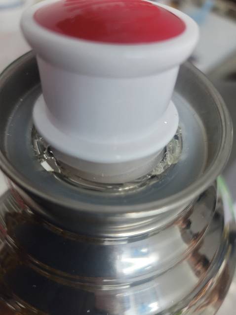 Giao hàng mở ra bị bể thủy, mặc dù còn nguyên bao bì