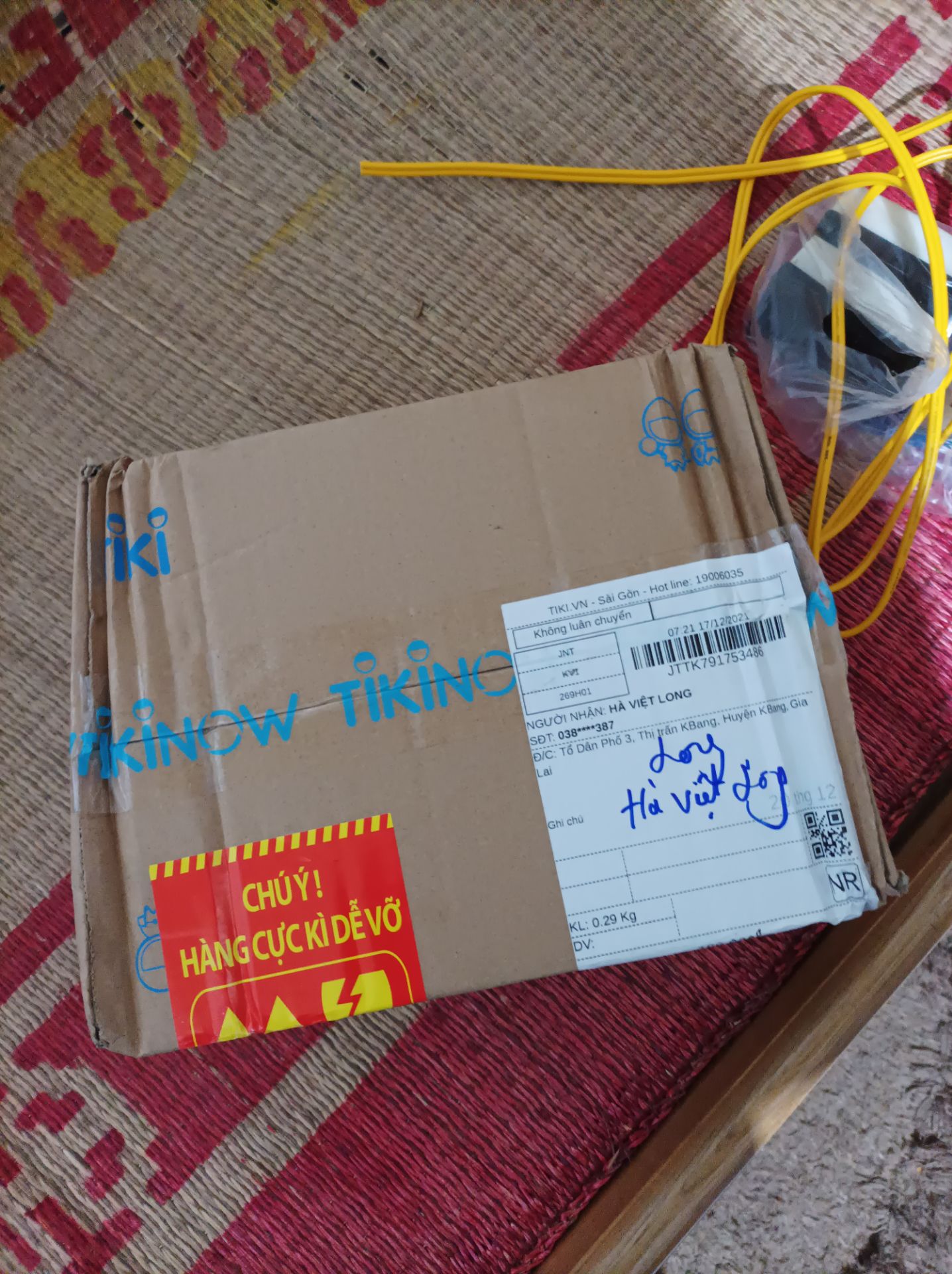 đóng gói đc bên ngoài móp nhát nhưng bên trong tốt ko móp méo  nhưng tốc độ wiffi thu phát ra thì chậm quá chậm sho với wiffi gốc ko hiểu lý do s cần giải thichd