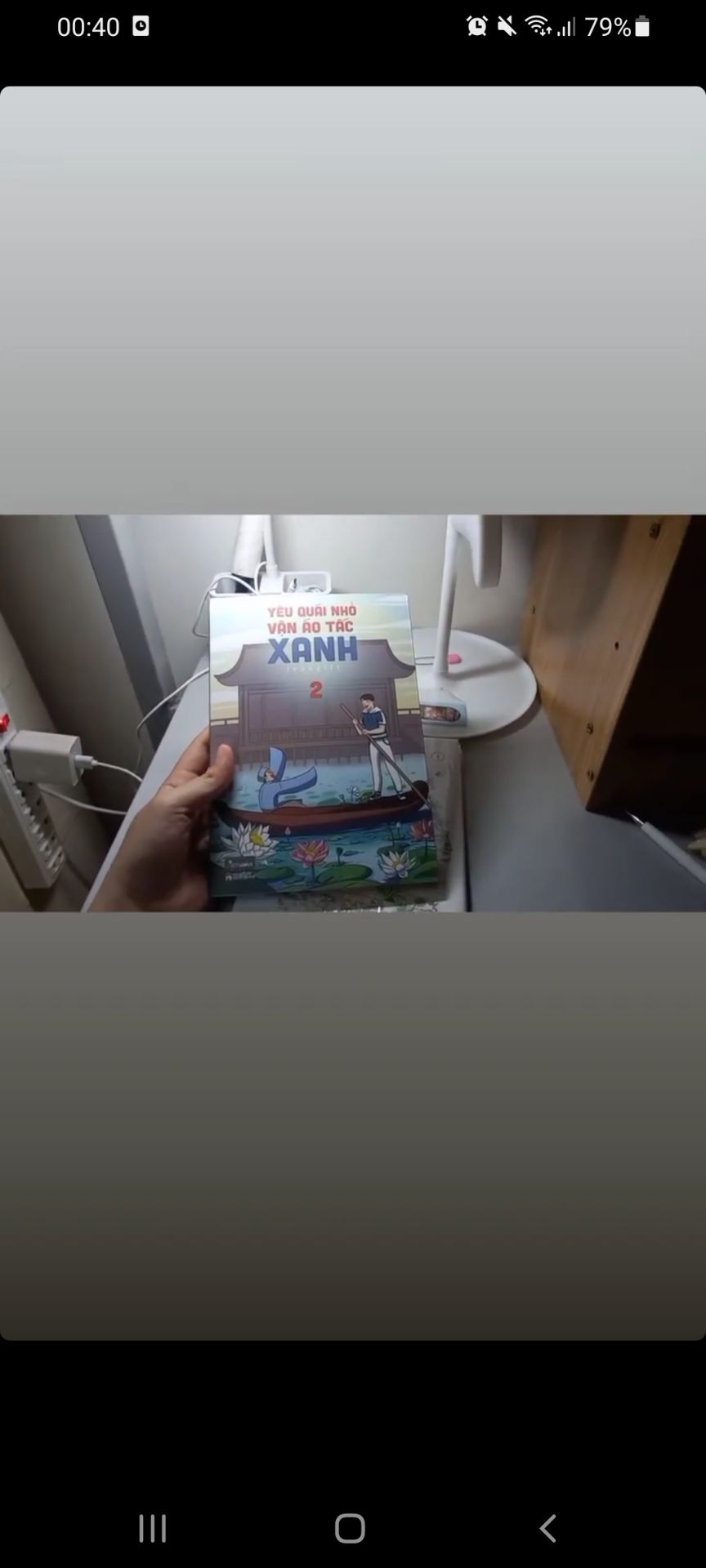 Mình buồn vì tim mình đau, có tập hai nhưng tập 1 không thấy chỗ nào bán nữa cả😣Giao hàng trong ngày, truyện xinh đẹp lắm nhưng mình ước cái bookmark của truyện có thể là hình nhân vật cute cute 😘