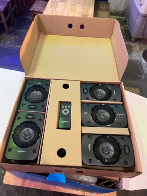 Bán hàng tốt. Hôm đầu mình đặt tiki now nhưng không giao được trong ngày tuy rằng đặt từ 10h sáng. 
Lúc giao thì trong 5 loa vệ tinh có 1 chiếc lỗi không lên. Rồi chờ đổi trả 1 bộ loa mới cứng. Mình thích cách làm việc của tiki nhưng có thể cho người hướng dẫn mình mở full 5 loa 1 lúc được không? Hiện tại Chỉ tối đa bật được 4 loa thôi. Rất cảm ơn nếu có người hướng dẫn!