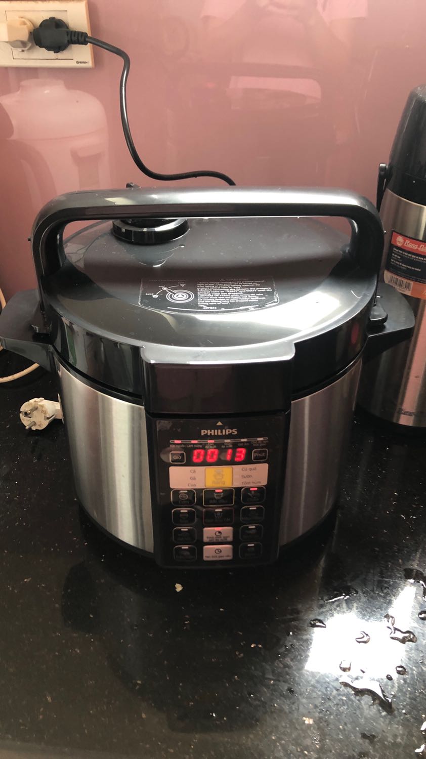 Hàng mới. Đang sử dụng. Việc xoay nắp vào hơi khó chắc do chưa quen. Ko có hướng dẫn sử dụng băng tiếng Việt nên tự mày mò dùng.