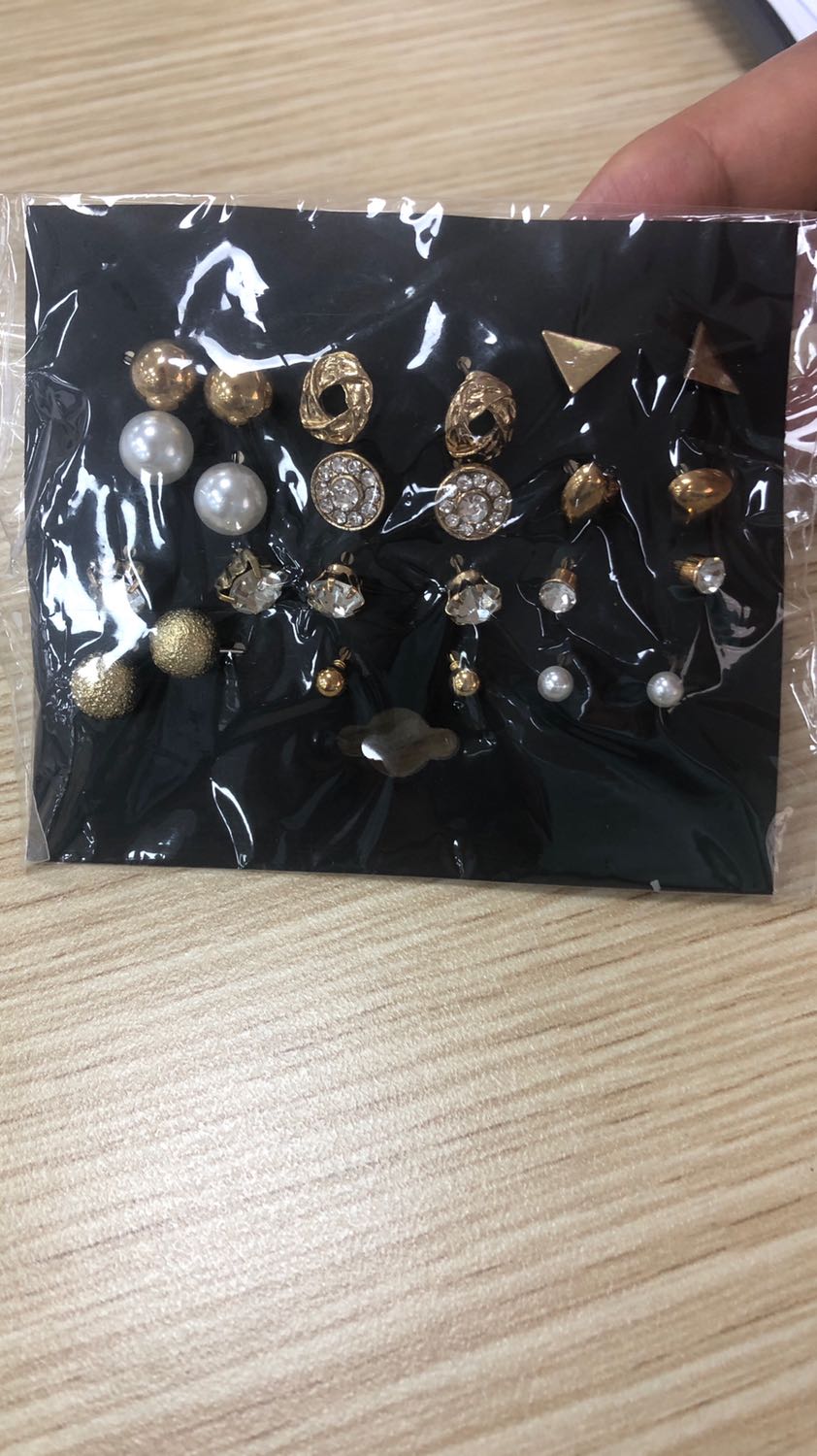 12k thì quá là hài lòng rùi ạ, cảm ơn shop rất nhiều, đầy đủ, chất lượng ổn