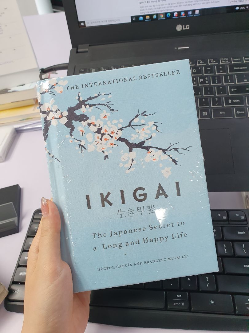 Sách giao nhanh rất xinh xắn, nội dung về phương pháp trị liệu tâm lý nên hơi khó nhé ạ.