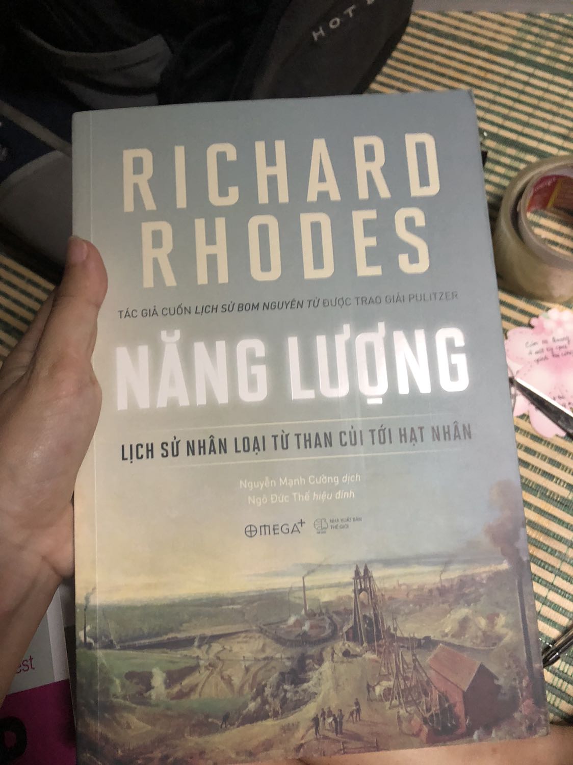 Giao hàng nhanh, sp chất lượng. Đóng gói hơi ẩu nên sách bị cong đầu