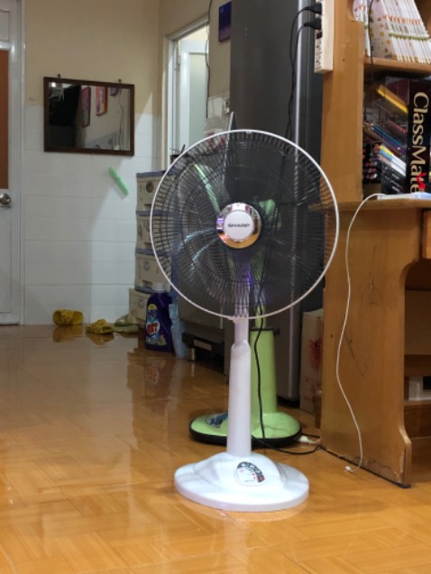 Quạt đẹp, chạy êm và mát. Rất đáng mua..