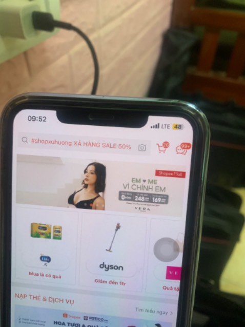 ban đầu thì ok, hình thức ổn,shop đóng gói kỹ càng nhưng biết do mình đen hay vấn đề sản phẩm, mà dùng chưa được 1 tháng thì hỏng sạc ko vào. (Mua từ 14/02/2023) ban đầu thì ok, hình thức ổn,shop đóng gói kỹ càng nhưng biết do mình đen hay vấn đề sản phẩm, mà dùng chưa được 1 tháng thì hỏng sạc ko vào. (Mua từ 14/02/2023)