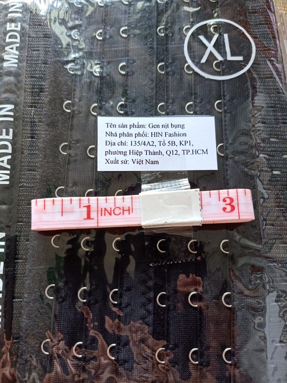 Sản phẩm này tôi rất vừa ý. Từ nhân viên giao hàng cho tới chất lượng sản phẩm. Thái độ bạn shiper rất vui vẻ không khó chịu như những chỗ khác vì nhà tôi ở hẻm sâu. Nịt ôm nhưng không gây khó chịu, rất dễ thở, tôi có thể đeo suốt ngày không sao cả. Giá rẻ vì cái trước đây tôi mua 1 cái hết 150 ngàn. Mua ở tiki rẻ còn được tặng thước dây nữa. Cảm ơn.