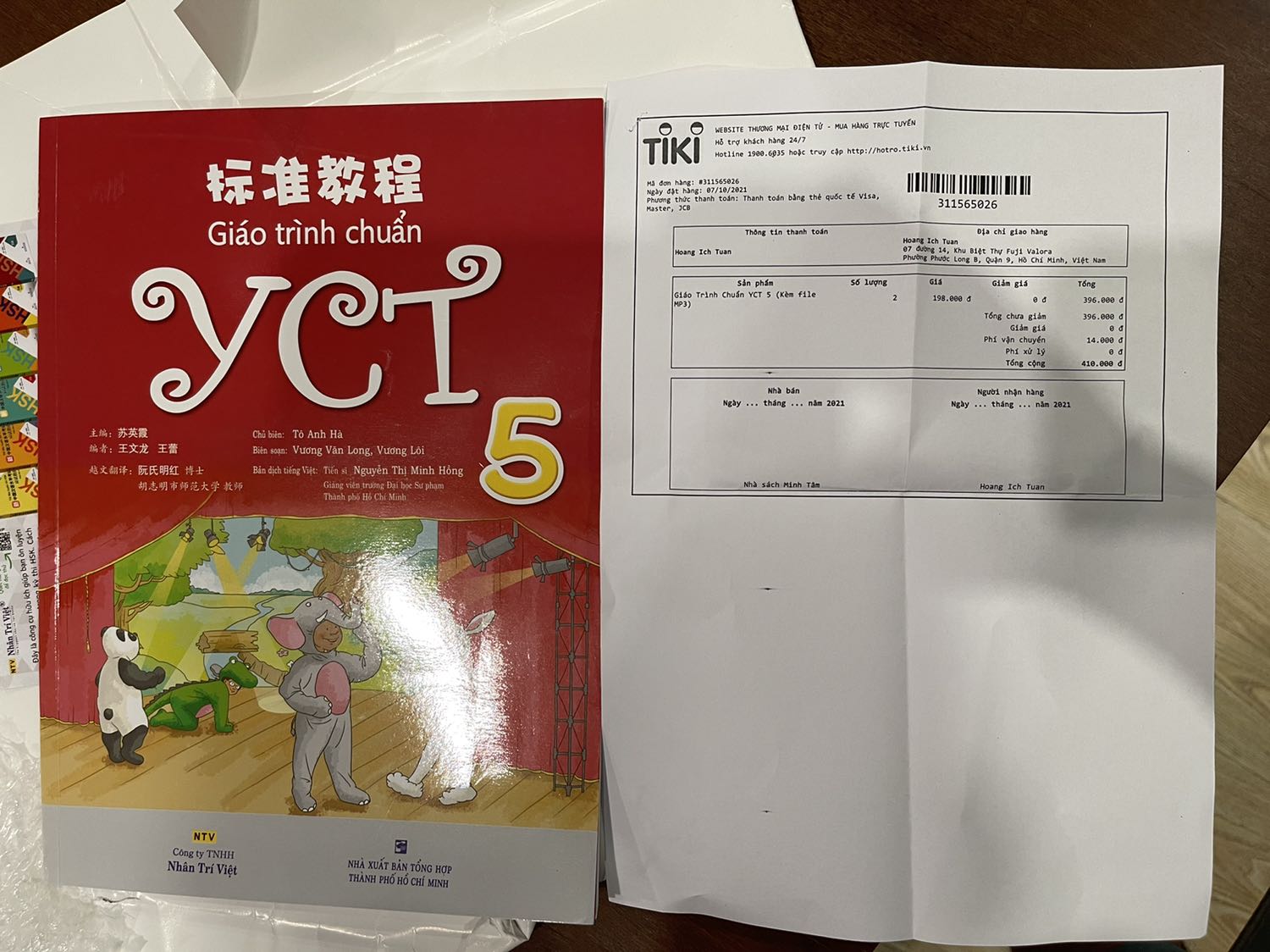 Mua 2 quyển mà giao có 1 Quyển, phản ảnh lên TIKI mà kg thấy ai xử lý.