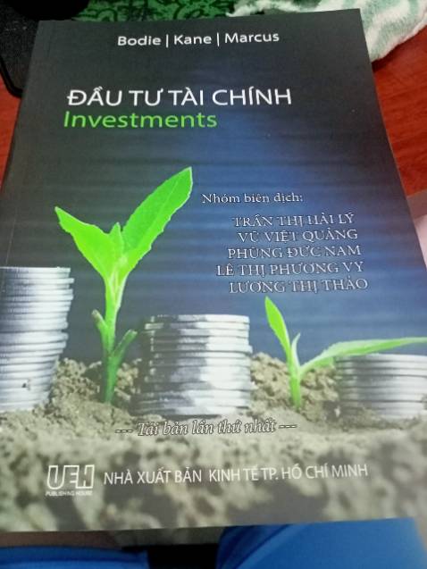 sách mới về nhận hồi chiều, nhờ người thân nhận dùm nên ko kiểm tra trước khi nhận. Nhìn trang sách thì đẹp nhưng giao hàng ko cẩn thận nên sách mốp méo. Đối vs những người yêu sách thì điều này thật tệ. Mong shop quản lý bên vận chuyển hàng tốt hơn. Như thế này thì khách hàng như tui sẽ ko mún mua hàng nữa. Đáng lẻ đánh giá 5 sao mà vận chuyển hàng thì nhận 3 sao thui