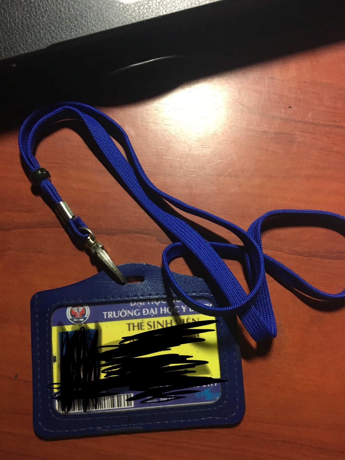 mình dùng tầm 1 năm mà chưa thấy hư hỏng, loại không có dây đeo nhanh hư lắm. nên dùng cái này bền ds, có 9k thôi