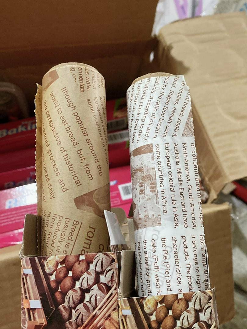 Giấy dày dặn nhưng mà  chống dính tốt , kiểu như nó giống  là giấy nến ấy, nếu mà màu nâu thì xinh hơn