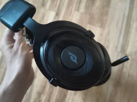 Sản phẩm mới tinh ko bị trầy xước, đóng gói đẹp, đệm tai nghe siêu mềm, trọng lượng tai rất nhẹ đeo khá thoải mái, mic thu âm lượng nhỏ quá ko dùng dc.