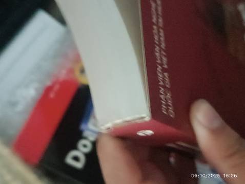 Giao hàng nhanh, cuốn Nghệ thuật và nghệ nhân vùng kinh thành Huế bị mất keo đầu gáy, bám bẩn, mất seal, sale nên cũng hài lòng