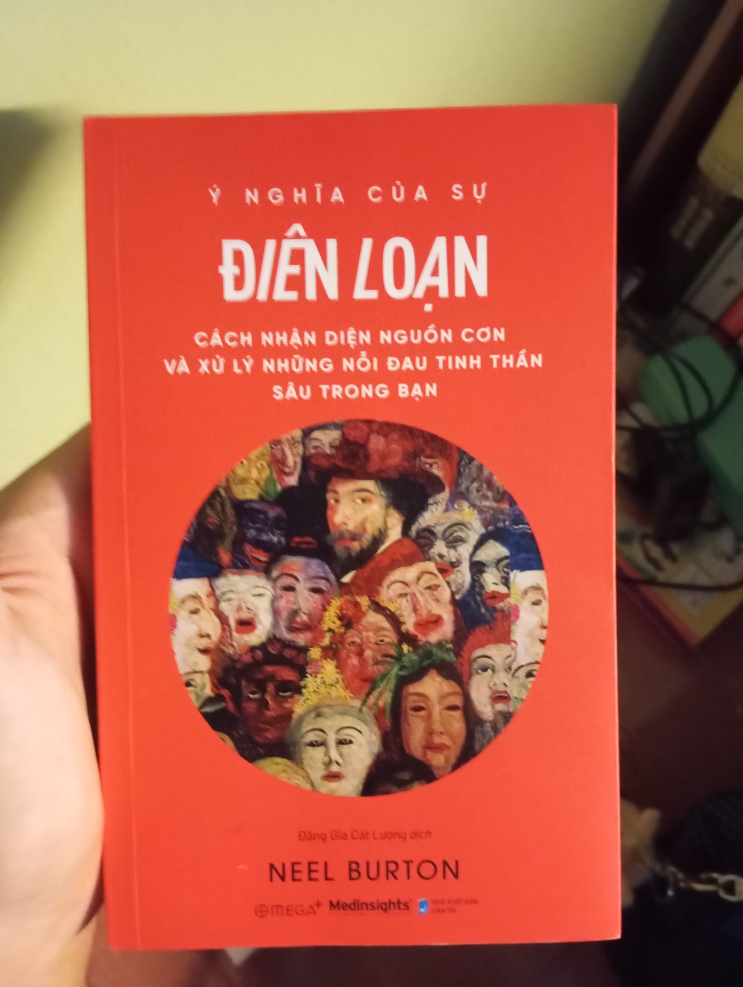 Sách hay lắm nha nhưng hơi khó hiểu.