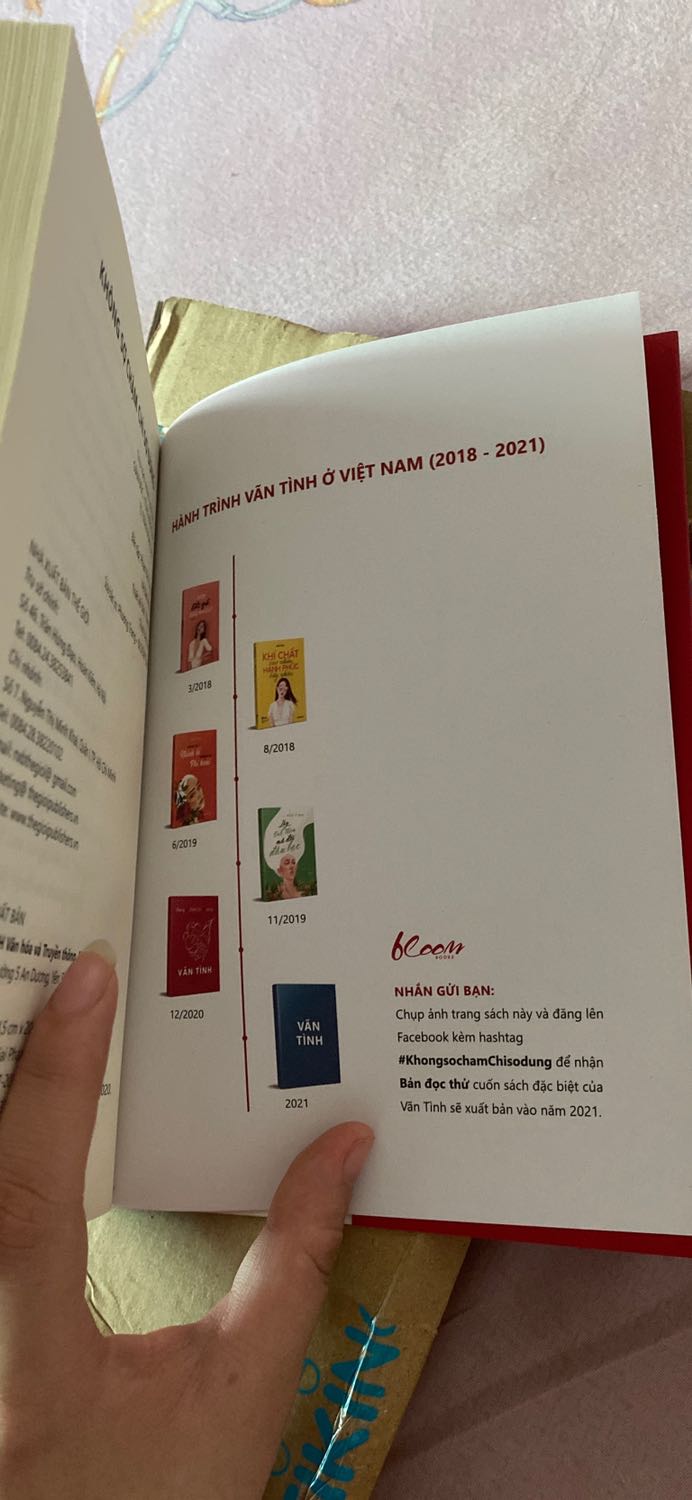Tiki giao hàng nhanh chóng, nhân viên nhiệt tình
Tiki thì đóng gói cẩn thận trước giờ rồi, có bọc kính nữa nhé
Còn sách của Vãn Tình vẫn là best với mình vì cực thích giọng văn của chị ấy, thực tế nhưng vẫn có chiều sâu như vậy, không chỉ là lí thuyết suông mà nói về cuộc sống và chính những trải nghiệm chị ấy đi qua để rồi share lại với chúng ta
Hóng từng cuốn sách self-help của chị, à còn Lý Ái Linh cũng hay nữa nhé. Sẽ mua kakka