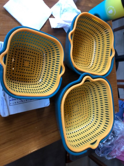 Màu sắc đẹp.Cầm chắc tay.Chất lượng tốt. Bộ rỗ này nhìn bé bé xinh xinh , có thể đựng đồ bỏ vô tủ lạnh  được nè . Màu sắc đẹp.Cầm chắc tay.Chất lượng tốt. Bộ rỗ này nhìn bé bé xinh xinh , có thể đựng đồ bỏ vô tủ lạnh  được nè .