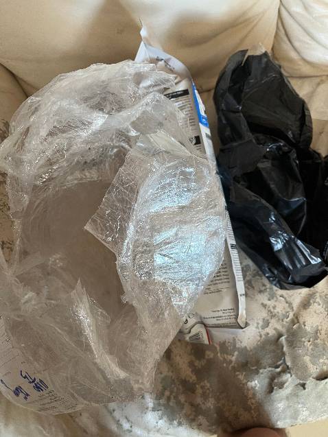 Sản phẩm giao chất lượng rất kém 
01 - Túi bị chuột cắn thủng và 01 túi bị thủng do quá đóng gói hàng hóa
Đến mèo còn không ăn được nên Shop xem xét đổi hàng giúp Sản phẩm giao chất lượng rất kém 
01 - Túi bị chuột cắn thủng và 01 túi bị thủng do quá đóng gói hàng hóa
Đến mèo còn không ăn được nên Shop xem xét đổi hàng giúp