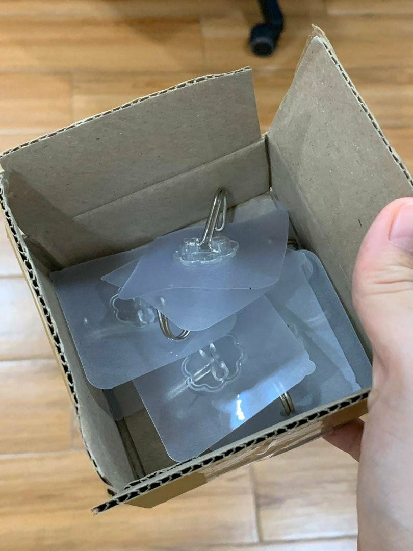 Ship đủ ko thiếu cái nào luôn . Nói chung khá ưng í. Mình treo đồ hum giờ vẫn không có dấu hiệu rơi rớt.nên mua ạ