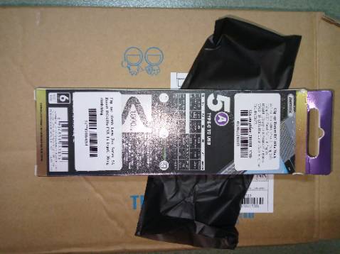 Nắp hộp bị móp méo, ko có tem niêm phong. Giống như shop tráo hàng. Mang danh Official bán đồ tệ quá