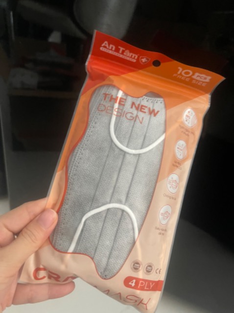 Hàng xứng đáng với giá tiền chi ra, vải mịn , shop uy tín, giao hàng đóng gói đầy đủ cẩn thận, khéo léo kèm thư cảm ơn và để lại sdt để khách hàng có thể liên lạc khi có khiếu nại, đánh giá cao, đơn mình mua trên 200k dc tặng thêm 10 khẩu trang cũng rất xin, hàng tặng nhưng xịn lắm