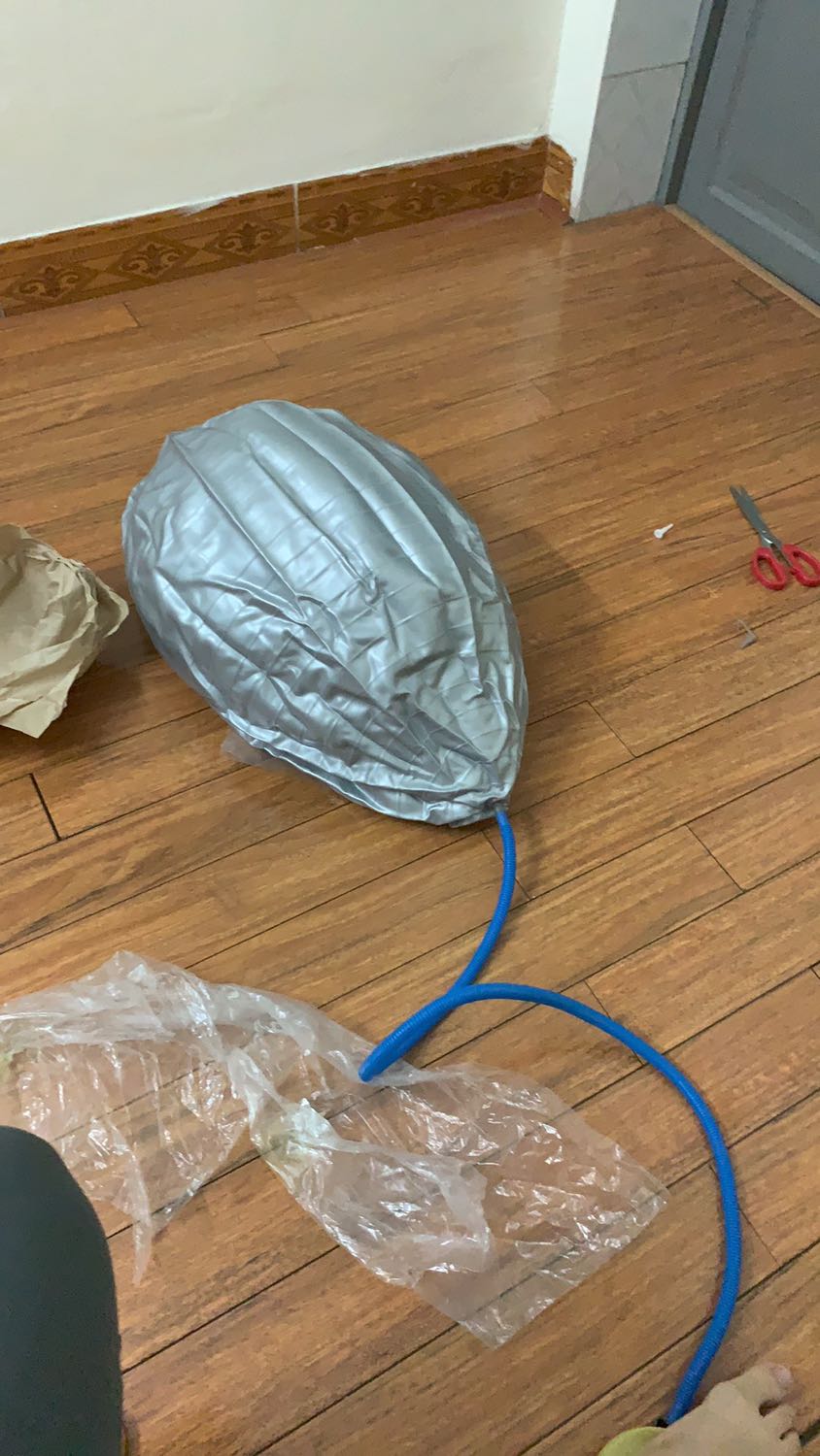 Shop đóng gói sơ sài, ko có hộp mà chỉ bọc 1 lớp nilon và bọc giấy bên ngoài, may bóng ko bị sao. Giao thiếu đồ kẹp để lấy van ra, mình cạy mãi mới ra đc để bơm.