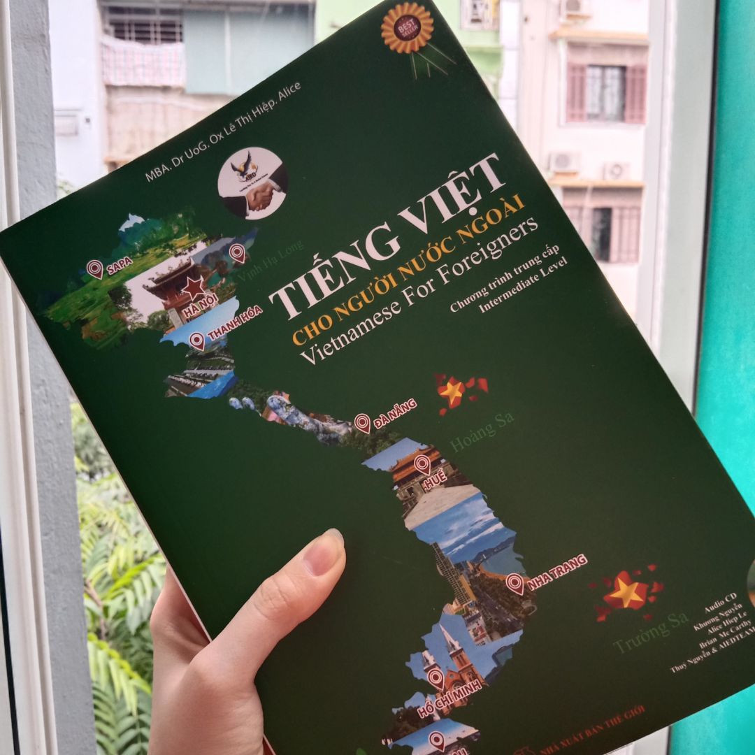 mình mua giúp 1 người bạn nước ngoài, và cô ấy rất thích cuốn sách này 🥰🥰 shop đóng gói rất cẩn thận và giao hàng cũng rất nhanh dù mình chọn giao hàng tiết kiệm