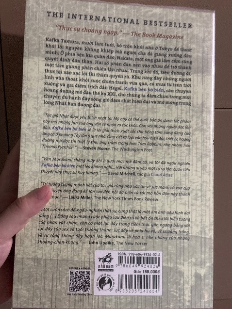 sách đc bọc trong bìa sẵn luôn, chưa đọc ko bt ntn nhma trc mắt rất hài lòng vs cách đóng gói nha 😻😻