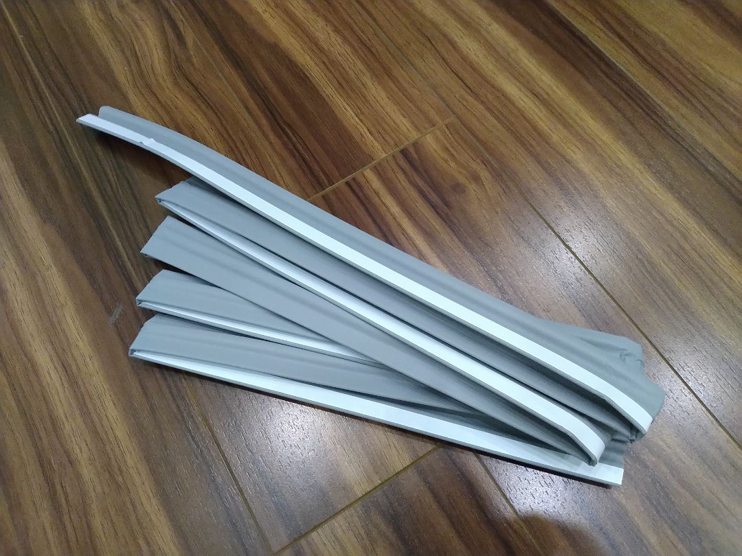 Do đóng gói ship gấp vào cho gọn nên bị nhăn nheo hơi xấu. Chưa lắp nên chưa rõ chất lượng thế nào. Tạm cho shop 4*