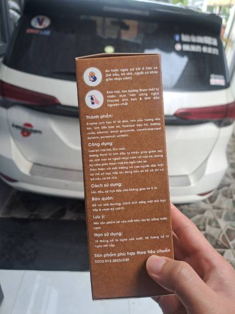 Trước giờ mình dùng các loại khử mùi thông thường cũng khá lo lắng về mùi hóa chất ảnh hưởng đến con cái trên xe. Thử dùng loại này thấy mùi thơm dễ chịu, mùi bạc hà tự nhiên. Khá yên tâm khử mùi tốt kể khi trời mưa ẩm.