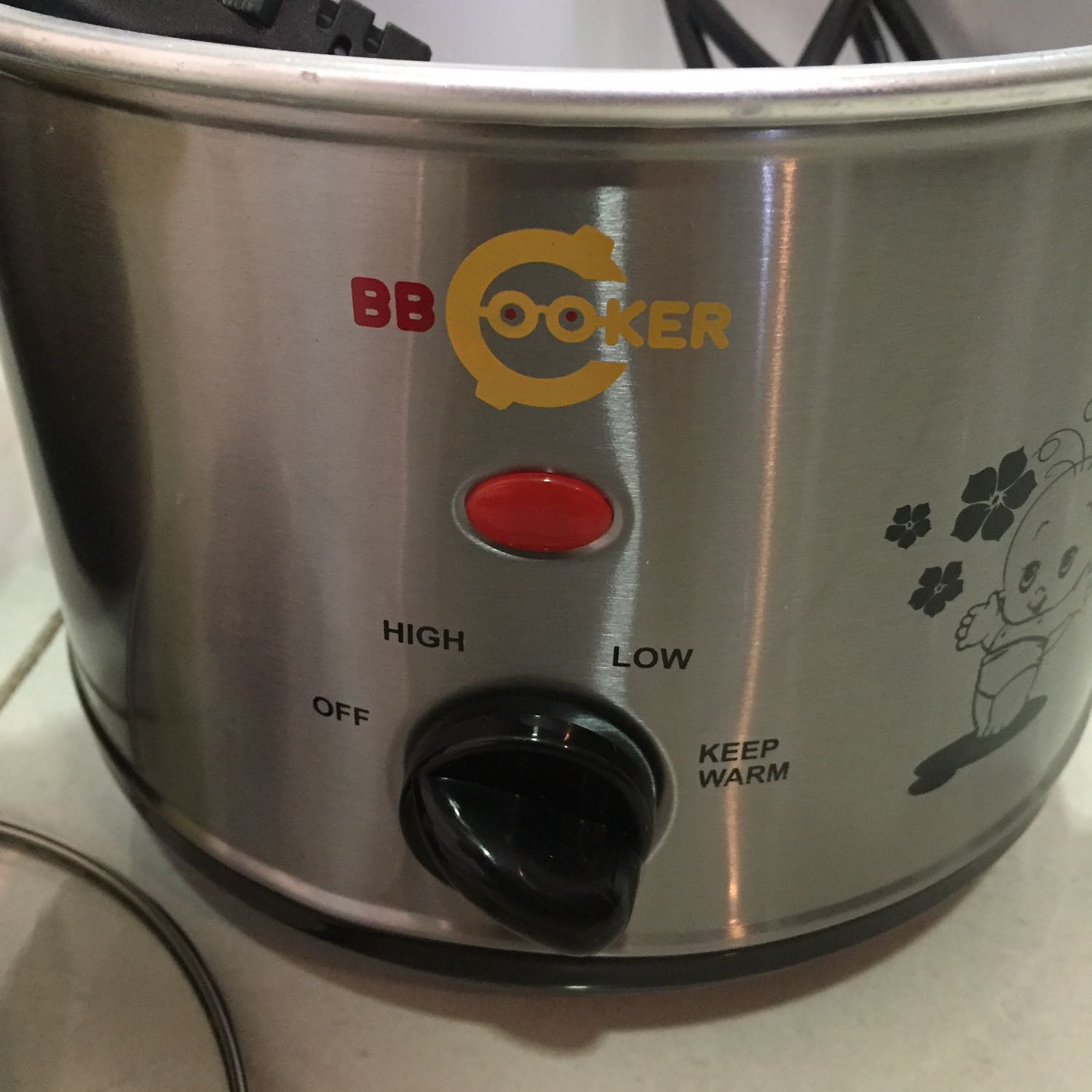 Mình phân vân 1 dòng rẻ hơn 1 dòng đắt gấp đôi BBCooker, đọc review BBCooker làm mình hơi hoang mang mà mình chọn nồi nhỏ gọn+nồi sứ màu đen nên vẫn quyết định đặt. Nhận hàng rất hài lòng. Nồi nhỏ gọn, tiện dụng, 3 chế độ high-low-keepwarm. Mình mua 1.5lit rất tiện nấu cháo cho bé. Sản phẩm đóng gói chắc chắn. Tikinow giao hàng nhanh. Thanks