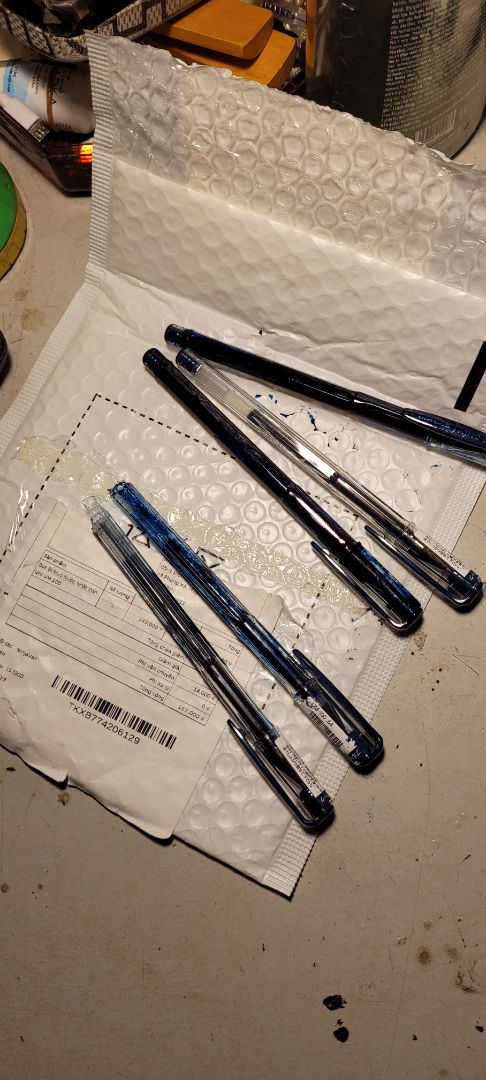 mua 5 thì vỡ 2 còn 2 thì  rạn tính đắt quá chờ đợi lâu thật thất vọng