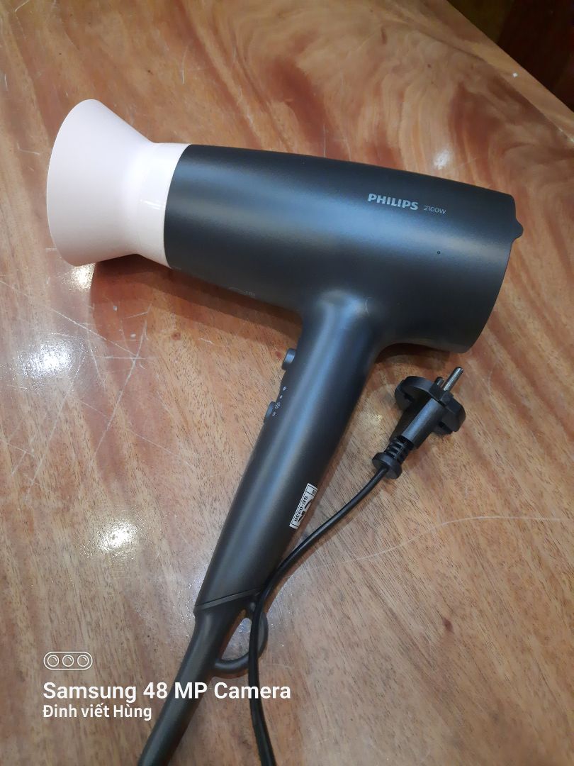 giao hàng nhanh,hộp không bị móp méo,  nhân viên giao hàng thân thiện. máy đẹp và rất chắc chắn, đây điện hơi mỏng manh so với công suất máy còn lại mọi thứ đều ổn.  thank tiki