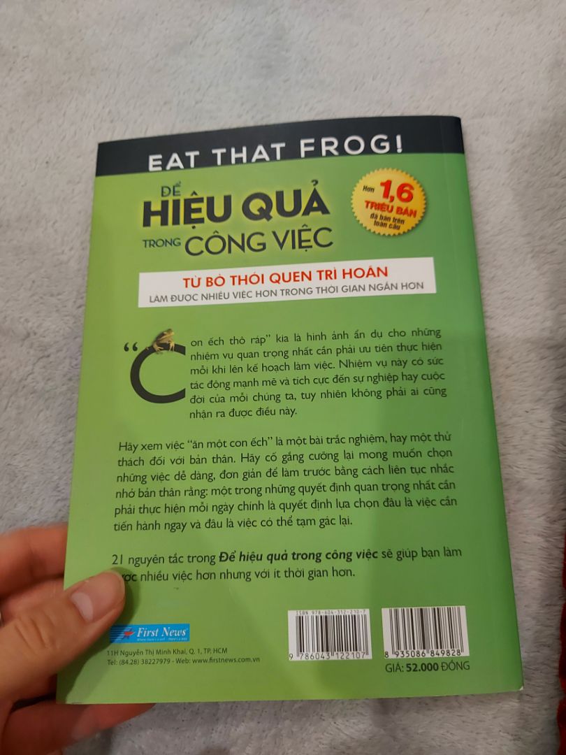 Sách có nội dung ngắn gọn đi thẳng vao vấn đề
Sách có nhiều tư duy và cách thực hành về làm việc hiệu quả có thể áp dụng được ngay vào trong công việc
Mình dã học hỏi được nhiều điều từ cuốn sách
Dùng Tikinow2h nên giao nhanh mặc dù ko bọc nhưng sách k bị quăn nhăn