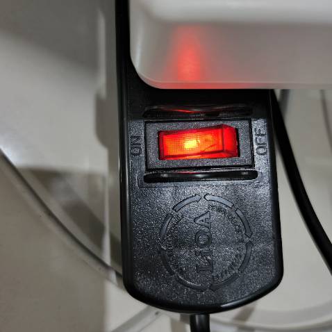 Thấy lỗ cắm hơi cứng. Ko biết phải xem phi của từng lỗ để đảm bảo vừa.