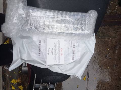 Tiki giao hàng nhanh lắm , shop đóng gói kĩ ! Kính nhìn sịn lắm shop ơi