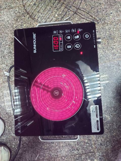 Giao hàng nhanh. Đóng gói cẩn thận 2,3 lớp luôn. Hàng đẹp như hình. Có kèm quà tặng vỉ nướng quá đẹp. Đã chạy thử rất ok. Thắc mắc 1 số giấy tờ liên quan đến bảo hành, shop cũng Rep nhanh, lẹ. Giấy bảo hành kèm theo shop ghi rõ ràng thông tin sản phẩm ,tên tuổi,địa chỉ khách luôn. Quá bài bản. Tư vấn tận tình. Rất thiện cảm với shop này. Sẽ tt ủng hộ.