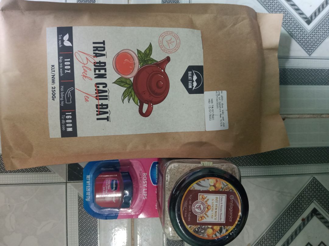 dịch bệnh nên mua trà về tự làm trà sữa uống, nhưng vẫn còn đang đợi bột làm trân châu với bột kem béo nên vẫn chưa dùng thử nên không biết trà như thế nào có gì sau này mình sẽ bổ sung về chất lượng cho mọi người biết nhé.