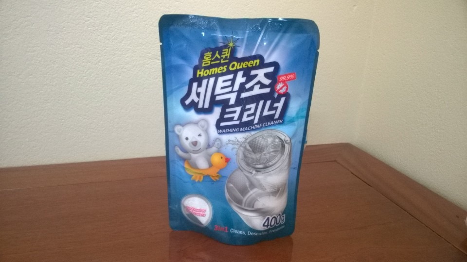 Máy giặt nhà dùng đã 7 8 năm chưa vệ sinh lồng bao giờ. Cứ nghĩ nước giặt nó có chất tẩy cũng tẩy rửa rồi nhưng sử dụng thấy thật hiệu quả. CHo vào đầy nước, ngâm cả chiều luôn cho ăn chắc. Lấy chậu hứng cửa xả nước ra xem thế nào. Sau khi giặt xả như bình thường thấy rất nhiều cặn bẩn được bóc ra. . Rất hiệu quả và chất lượng.
  Cách sử dụng cho 1 số bạn chưa biết.  Bật chế độ giặt như bình thường cho xả đầy nước vào thùng. Đổ gói này vào và cho giặt tầm 3 đến 5 phút cho hòa tan bột. Tạm dừng hoặc tắt máy cũng đc tầm 2 đến 4 tiếng cho hiệu quả. Sau đó bật chế độ giặt như bình thường.