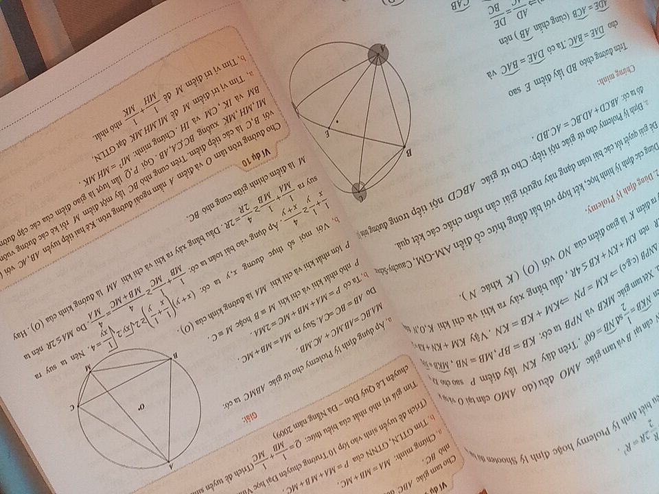 sách có khá nhiều bài tập hay, lời giải dễ hiểu, phàn đề thi cũng khá hay và thú vị, đáng tiền