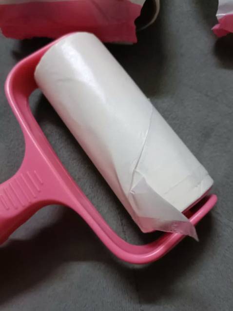 Cây lăn bụi giao đúng mẫu .xài ổn để lăn bụi mịn trên giường. Có 2 lõi thay thế. Mình đã lăn và xé lớp keo dơ ra sau đó dán lại để bảo quản. Shop giao nhanh.Hài lòng