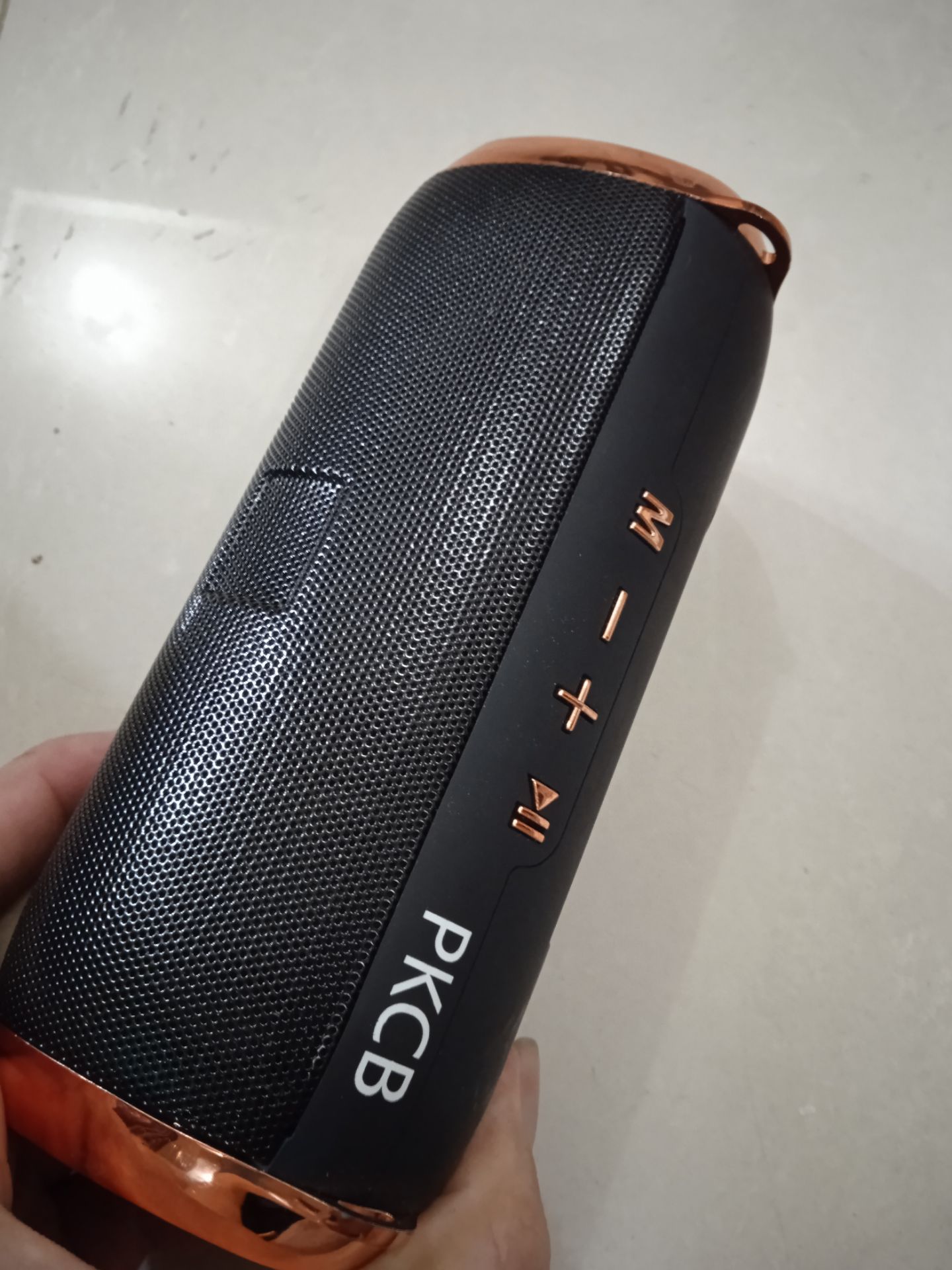 loa đẹp ít nút dễ xài bắt Bluetooth cũng xa với giá tiền thì loa quá rẻ