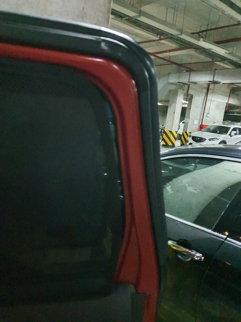 gắn cửa ko chắc chắn.chỉ dính được 2-3 góc.còn đâu hở