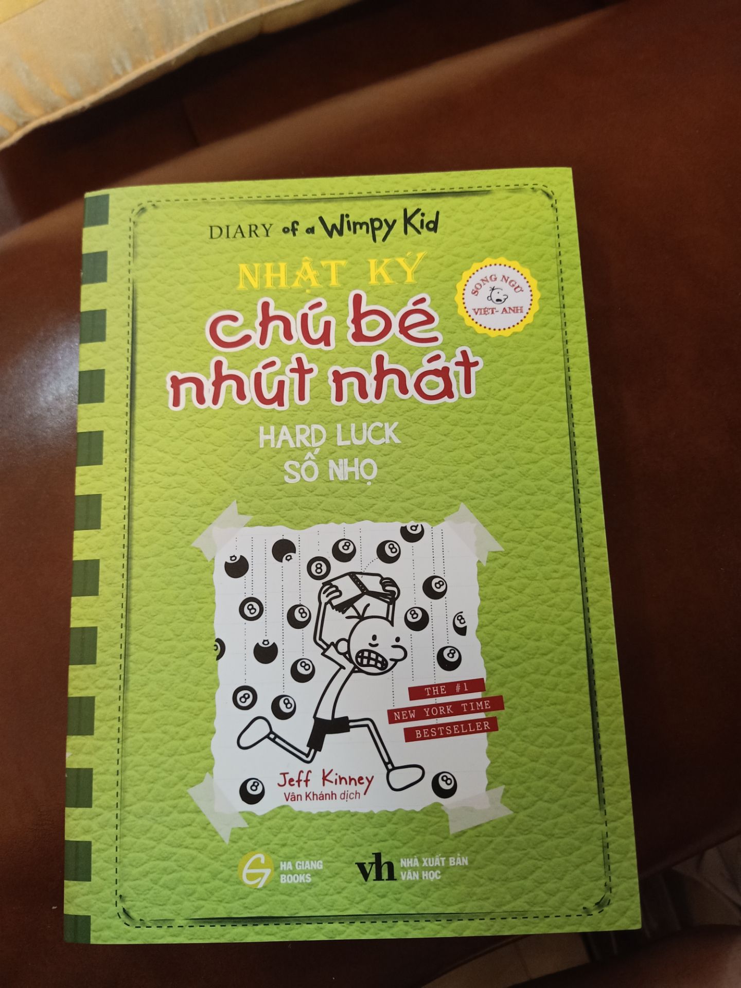 Đóng gói tốt, chất lượng sách okee. Đây là cuốn sách vừa có nội dung hài hước vừa giúp mình cải thiện TA, mình rất ấn tượng với cách bố cục, hình ảnh của cuốn sách này. Nó giúp mình không nhàm chán khi đọc.