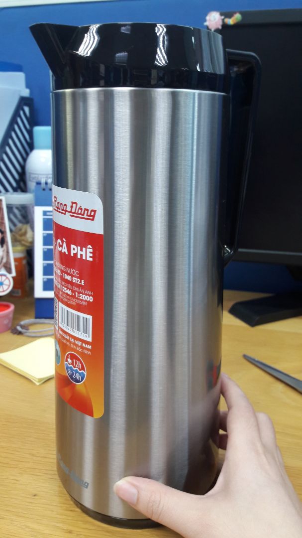 Phích màu sắc thời trang, bình to hơn mình tưởng tượng chắc lớp cách nhiệt dày. Giữ nhiệt tốt. Hàng VN sx thấy yên tâm.