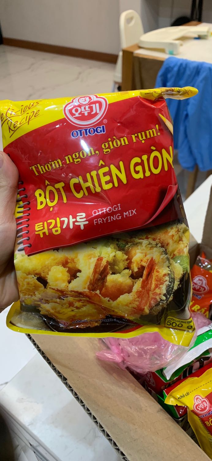 Mua xong thấy ko đúng hình, chat thì shop cũng ko giải quyết dù mình đã có thiện chí ok sẵn sàng bù thêm tiền (dù là lỗi của shop). 
Mà buồn cười khách ko muốn dùng lại bảo thông cảm dùng hộ vì món khách mua đắt hơn. 
Xong bỏ ngỏ ko trả lời nữa.