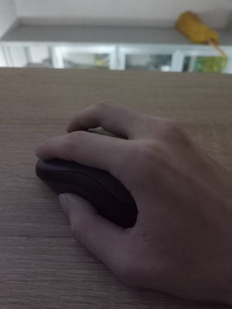 Ưu: nhẹ, cảm giác cầm nắm tốt, khá nhỏ gọn, độ trễ thấp
Nhược: đôi khi bỏ lỡ di chuyển khi di quá nhanh, cảm biến đôi khi gặp vấn đề (có thể do pin đã yếu)
Tầm giá này vậy là khá ổn (4/5), thích hợp cho tất cả tác vụ trừ chơi game fps